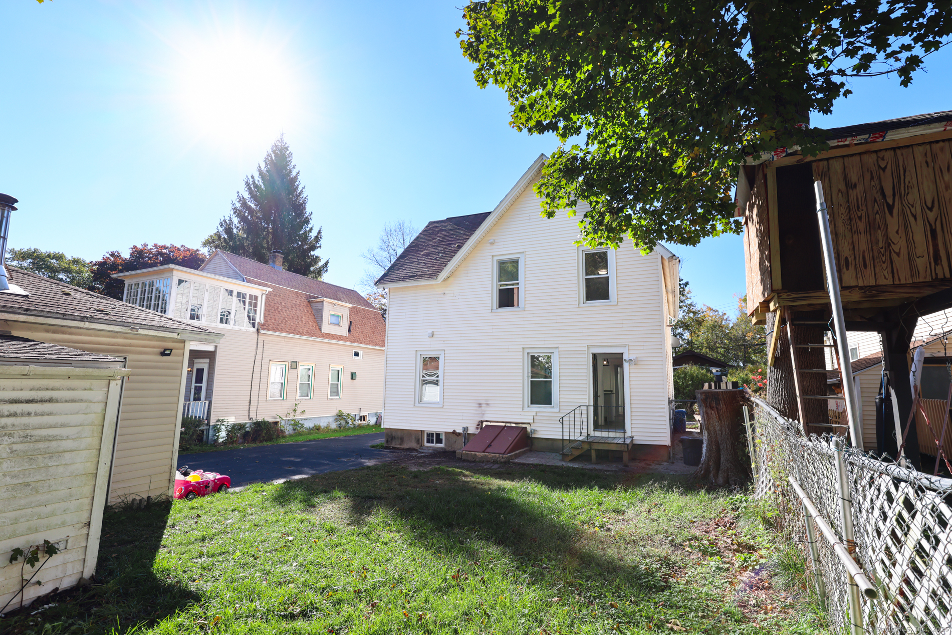 113 4th Street Norwich, CT 06360 - Photo 7 of 33