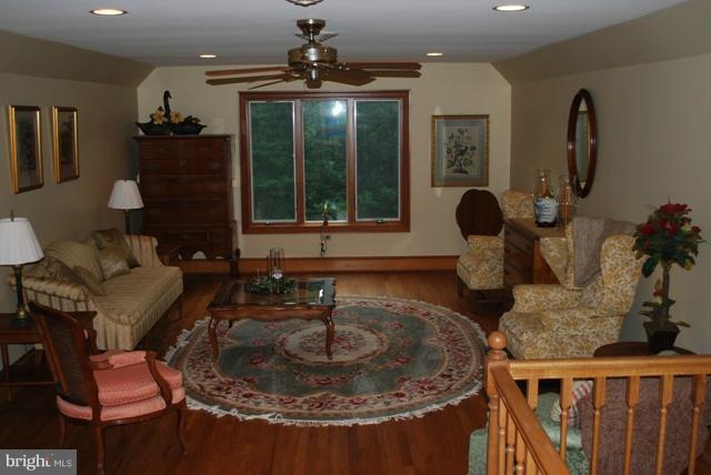 5339 Hines Road Frederick, MD 21704 - Photo 9 of 24 Living Room