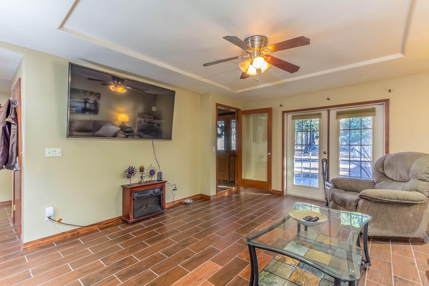 53345 Andrews Road La Pine, OR 97739 - Photo 8 of 42 Alt view of main level family room