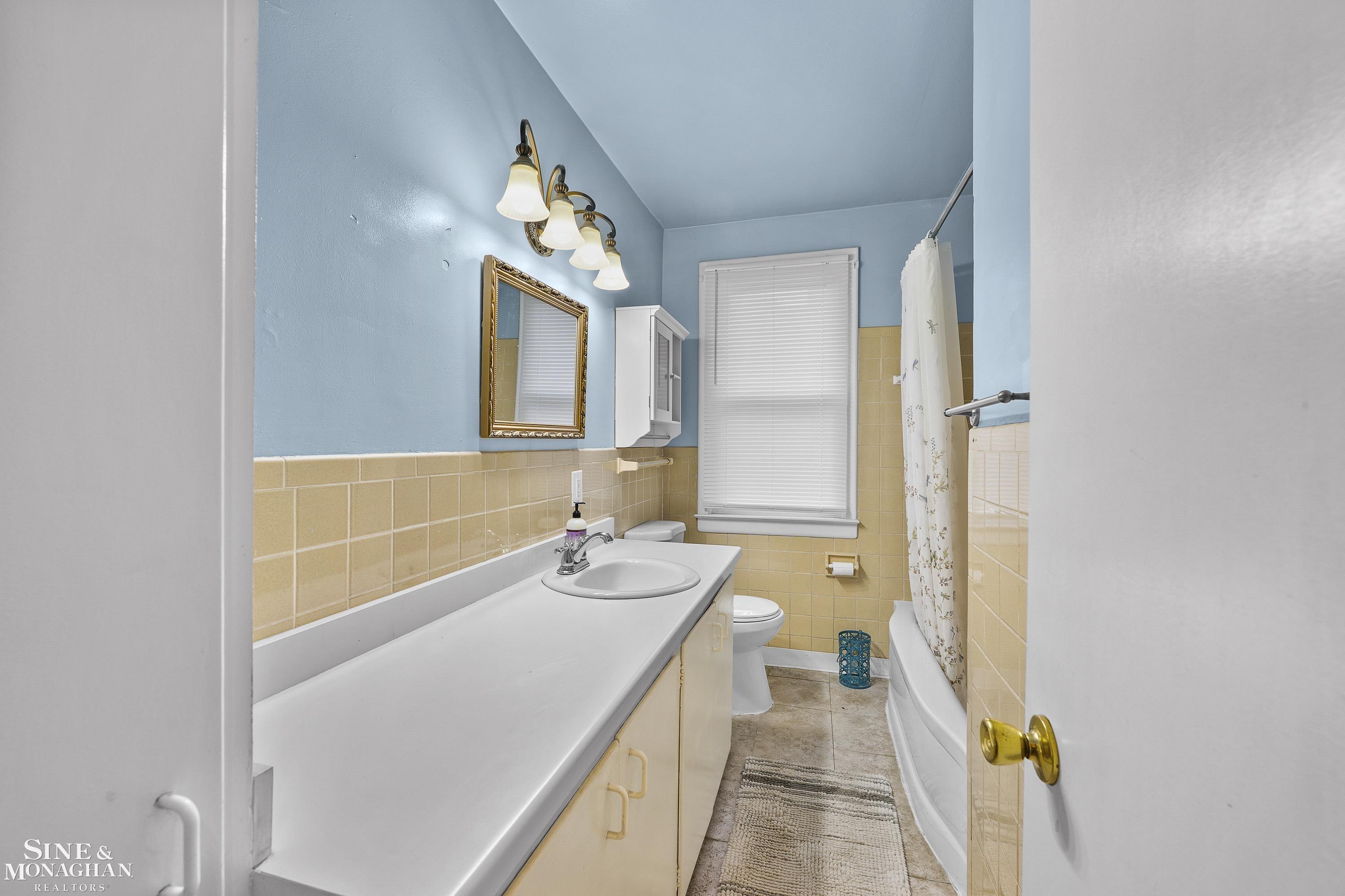 2126 Ridgemont Road Grosse Pointe Woods, MI 48236 - Photo 17 of 24