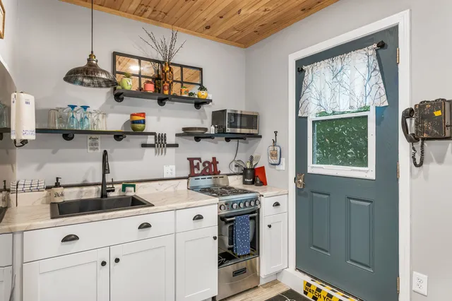 $759,000 | 9 Warbonnet Lane, Gilmanton, NH 03237