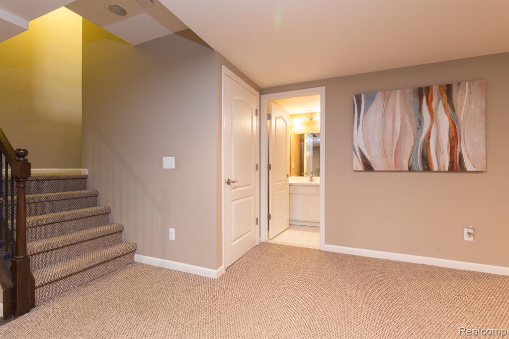 27380 Victoria Road Novi, MI 48374 - Photo 34 of 42