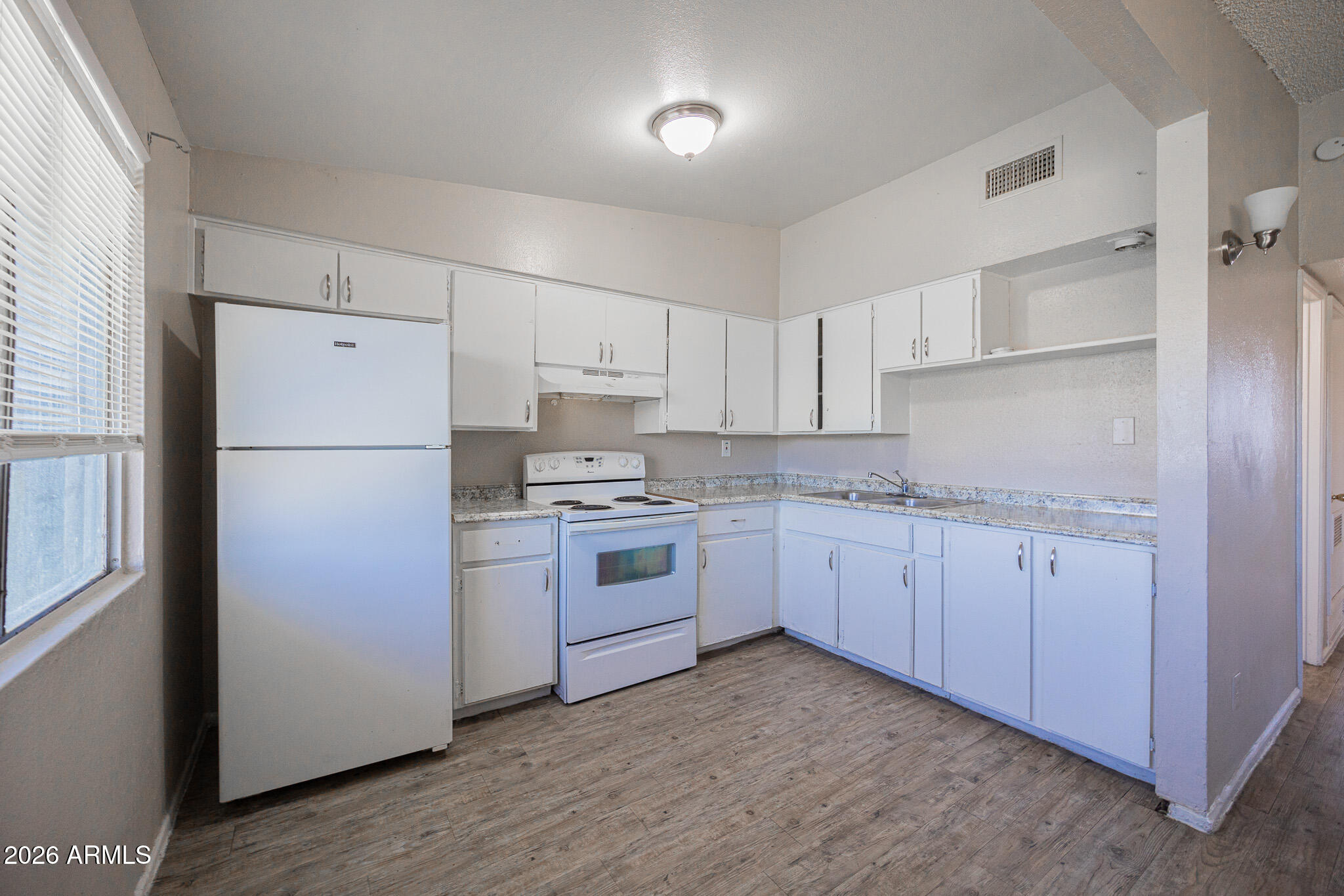 2123 West Devonshire Avenue, Unit 9 Phoenix, AZ 85015 - Photo 5 of 12 B33A7000