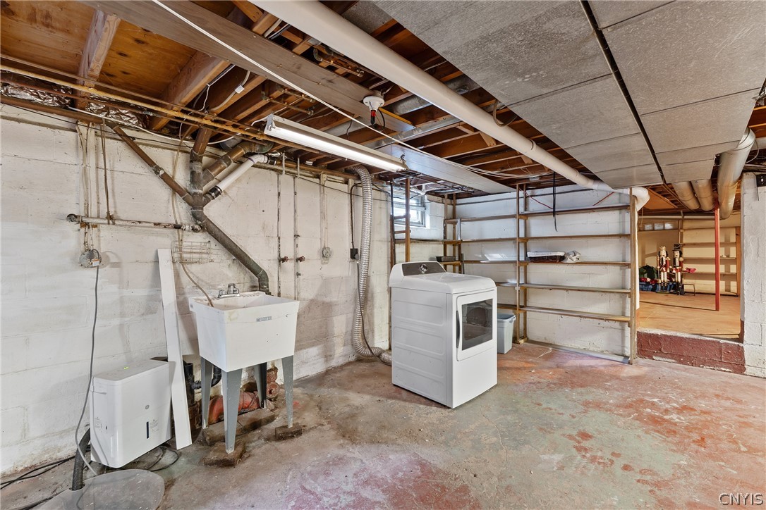 109 Old Powder Mill Road Manlius, NY 13066 - Photo 35 of 47 Full basement showing laundry area and storage ar