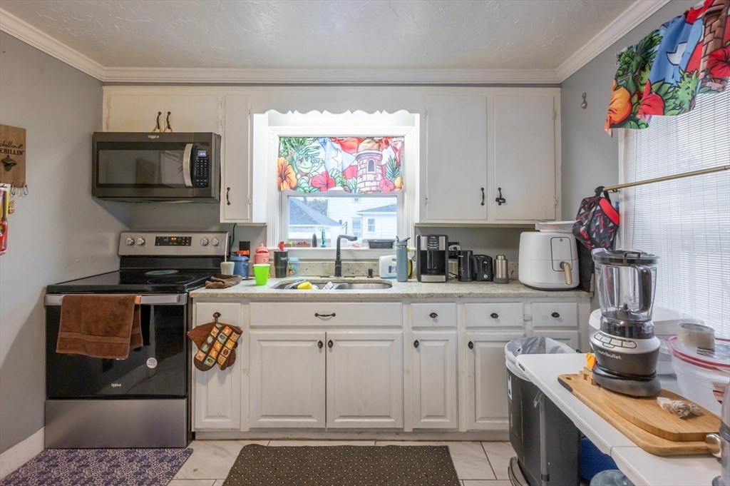 6 Huse Road Methuen, MA 01844 - Photo 5 of 29 Gallery Image 5