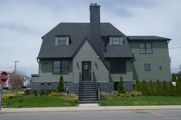 $4,750 | 3380 Weidner Avenue, Unit MAIN, Oceanside, NY 11572