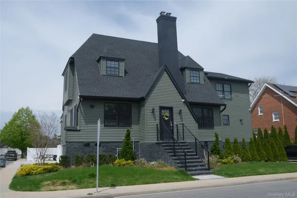 $4,750 | 3380 Weidner Avenue, Unit MAIN, Oceanside, NY 11572