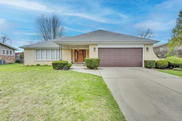 $799,900 | 730 Castlewood Lane, Deerfield, IL 60015