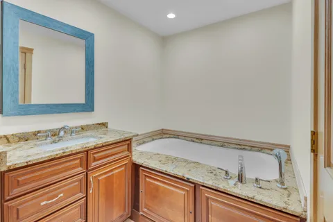 $789,900 | 730 Castlewood Lane, Deerfield, IL 60015