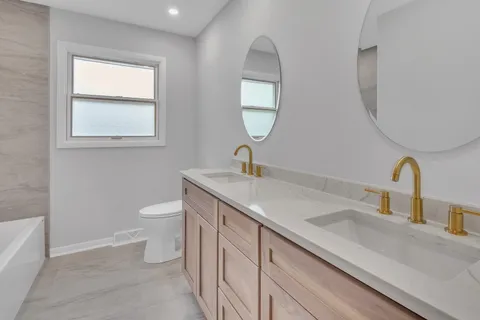 $789,900 | 730 Castlewood Lane, Deerfield, IL 60015