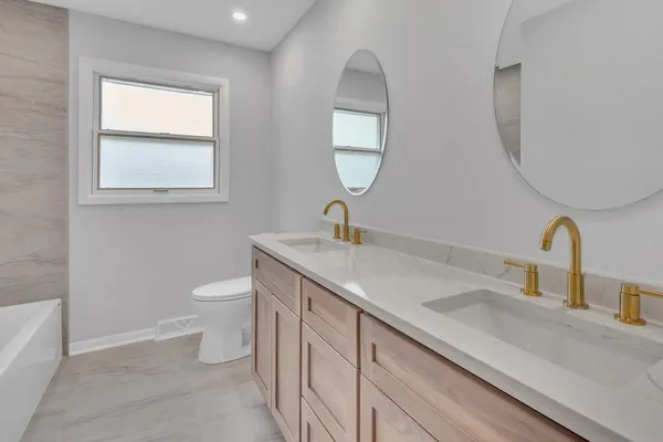 $799,900 | 730 Castlewood Lane, Deerfield, IL 60015