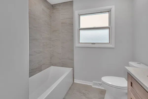 $799,900 | 730 Castlewood Lane, Deerfield, IL 60015