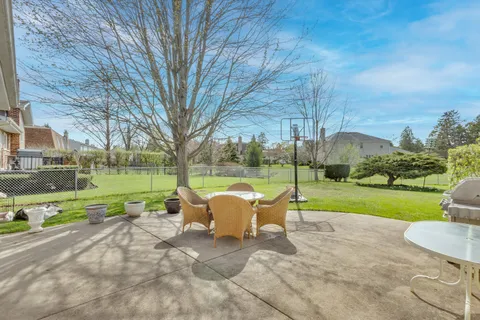$789,900 | 730 Castlewood Lane, Deerfield, IL 60015