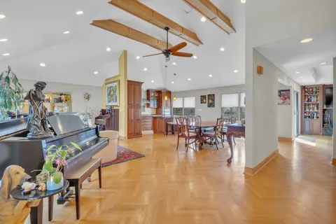 $789,900 | 730 Castlewood Lane, Deerfield, IL 60015