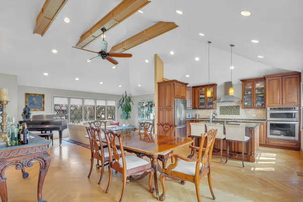 $799,900 | 730 Castlewood Lane, Deerfield, IL 60015