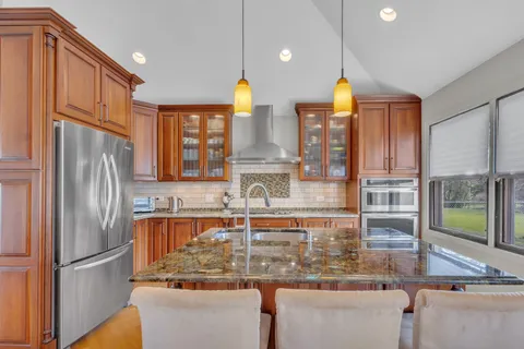 $789,900 | 730 Castlewood Lane, Deerfield, IL 60015