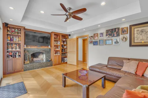 $789,900 | 730 Castlewood Lane, Deerfield, IL 60015