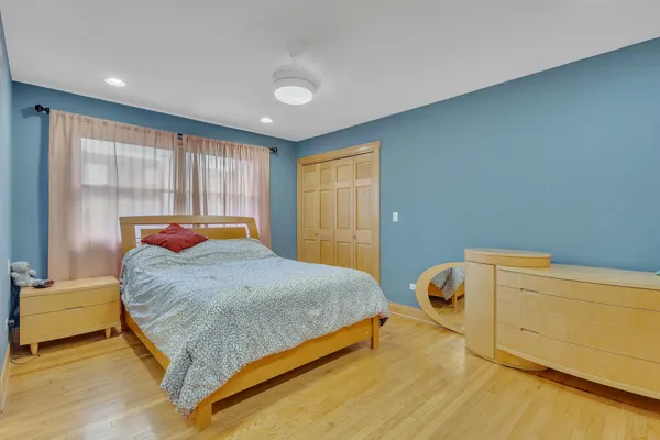 $799,900 | 730 Castlewood Lane, Deerfield, IL 60015