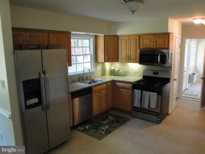 8615 Highgate Road Alexandria, VA 22308 - Photo 7 of 9 Kitchen