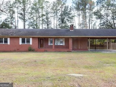 $245,000 | 8590 Hwy 82, Waynesville, GA 31566