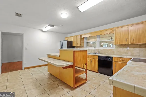 $245,000 | 8590 Hwy 82, Waynesville, GA 31566