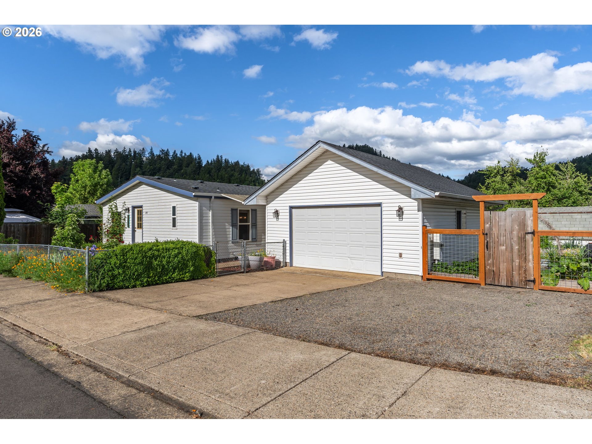 1281 South 57th Place Springfield, OR 97478 - Photo 1 of 37