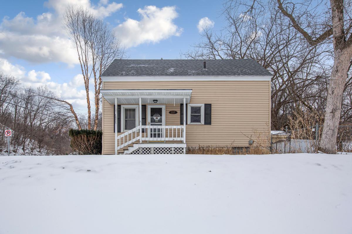 227 3rd Avenue Northeast Faribault, MN 55021 - Photo 3 of 43