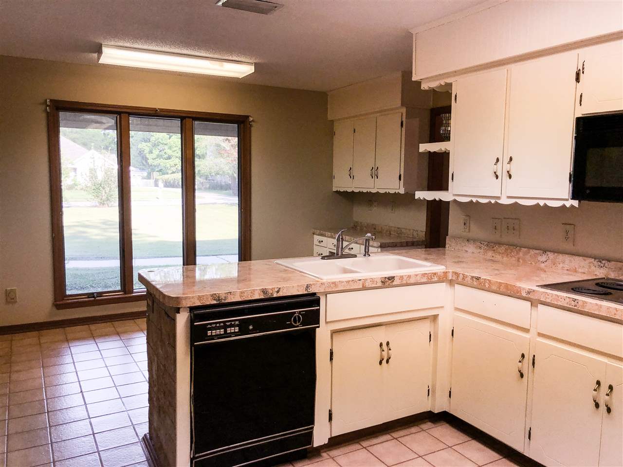20985 Lowry Drive Fairhope, AL 36532 - Photo 3 of 23 Kitchen