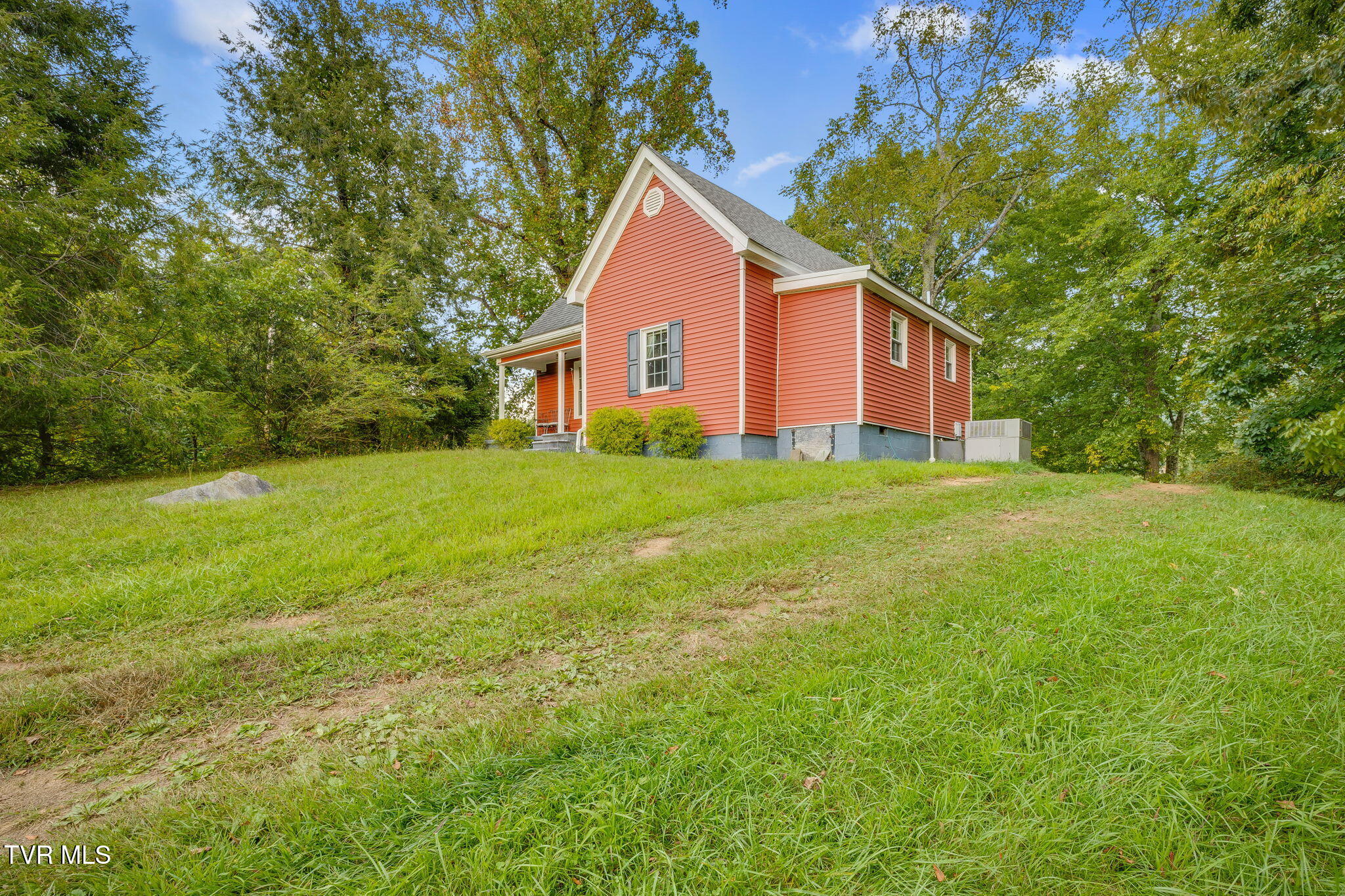 137 Charlie Hicks Road Jonesborough, TN 37659 - Photo 2 of 32 002