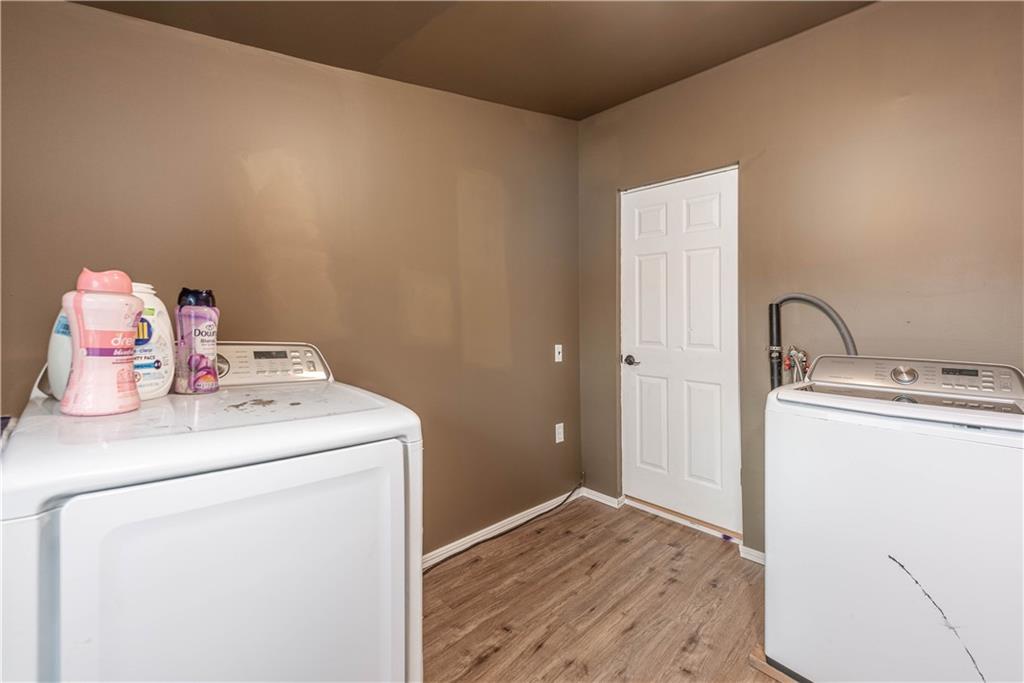 320 Deerfield Road Washington, PA 15301 - Photo 21 of 32 The laundry room that you do not need to walk to a basement to get to!