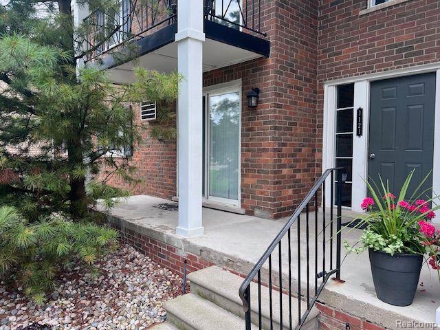1121 Tienken Court, Unit 114 Rochester Hills, MI 48306 - Photo 2 of 14