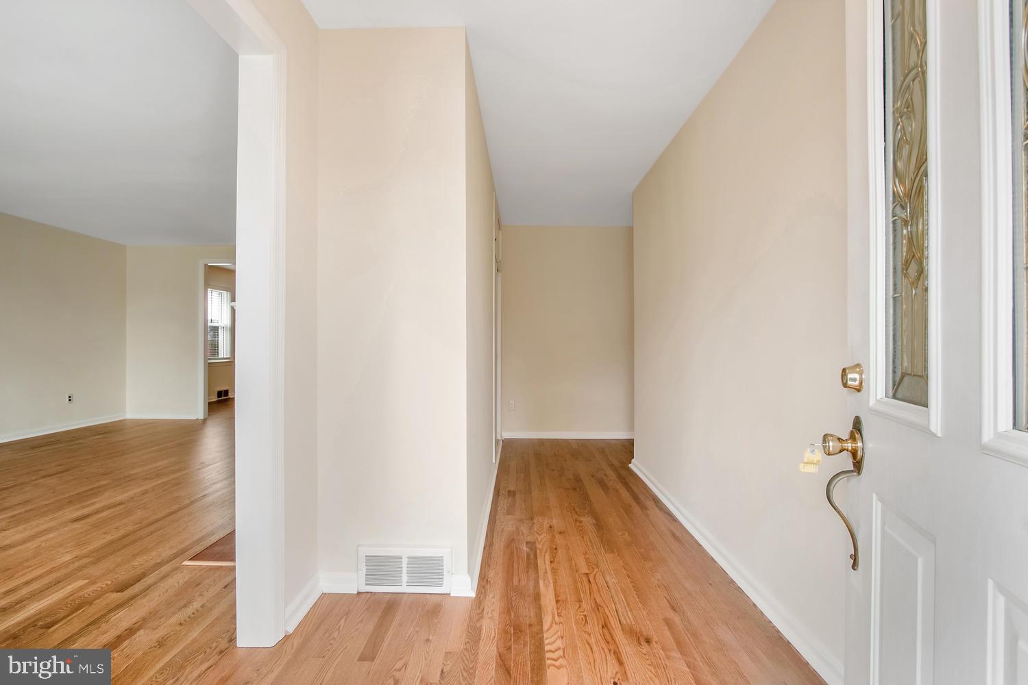 227 Murphy Road Wilmington, DE 19803 - Photo 2 of 25 Spacious entry sets the tone upon entry