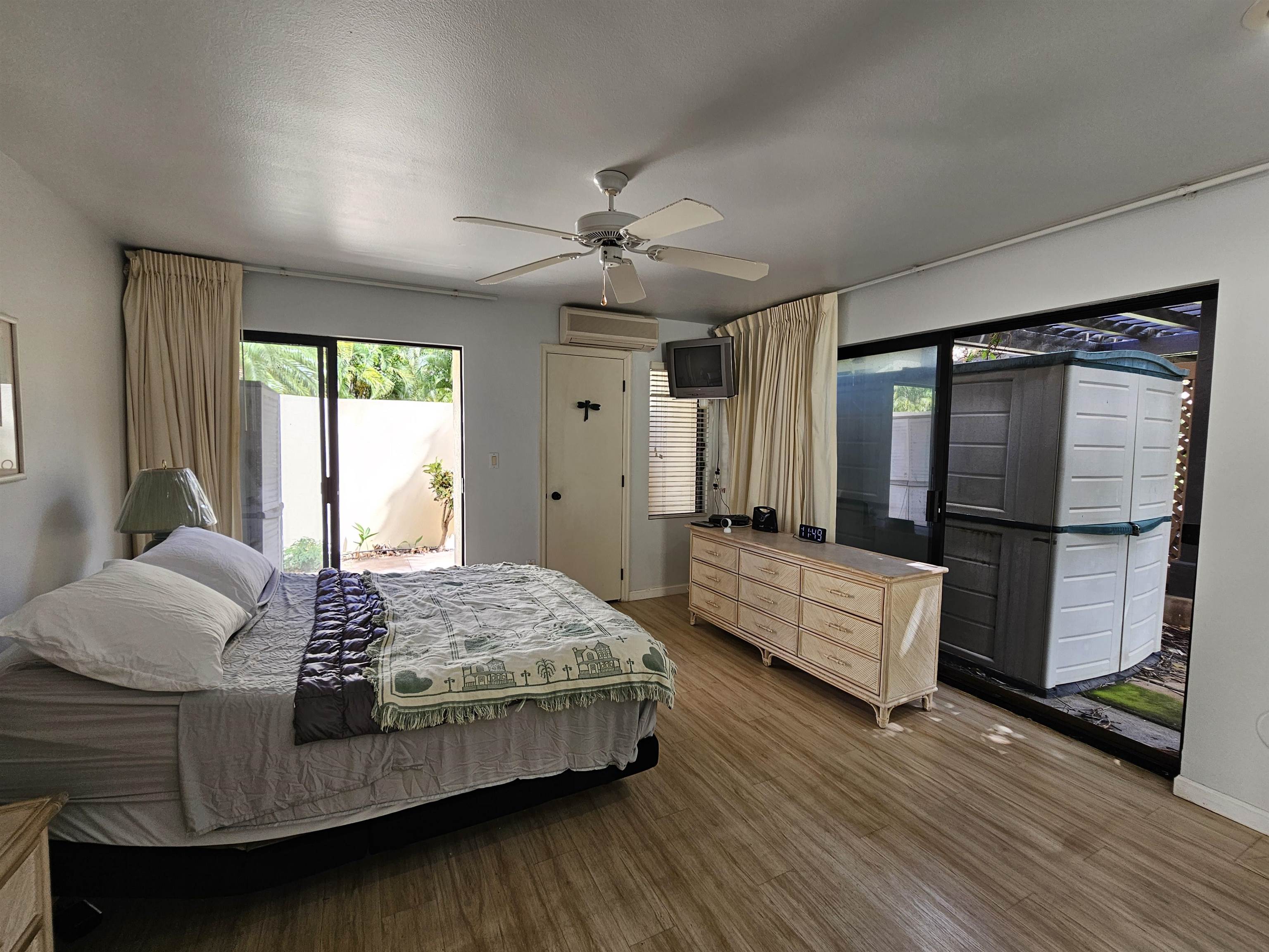 2777 South Kihei Road, Unit K107 Kihei, HI 96753 - Photo 35 of 50 a bedroom with a large bed couch and a window