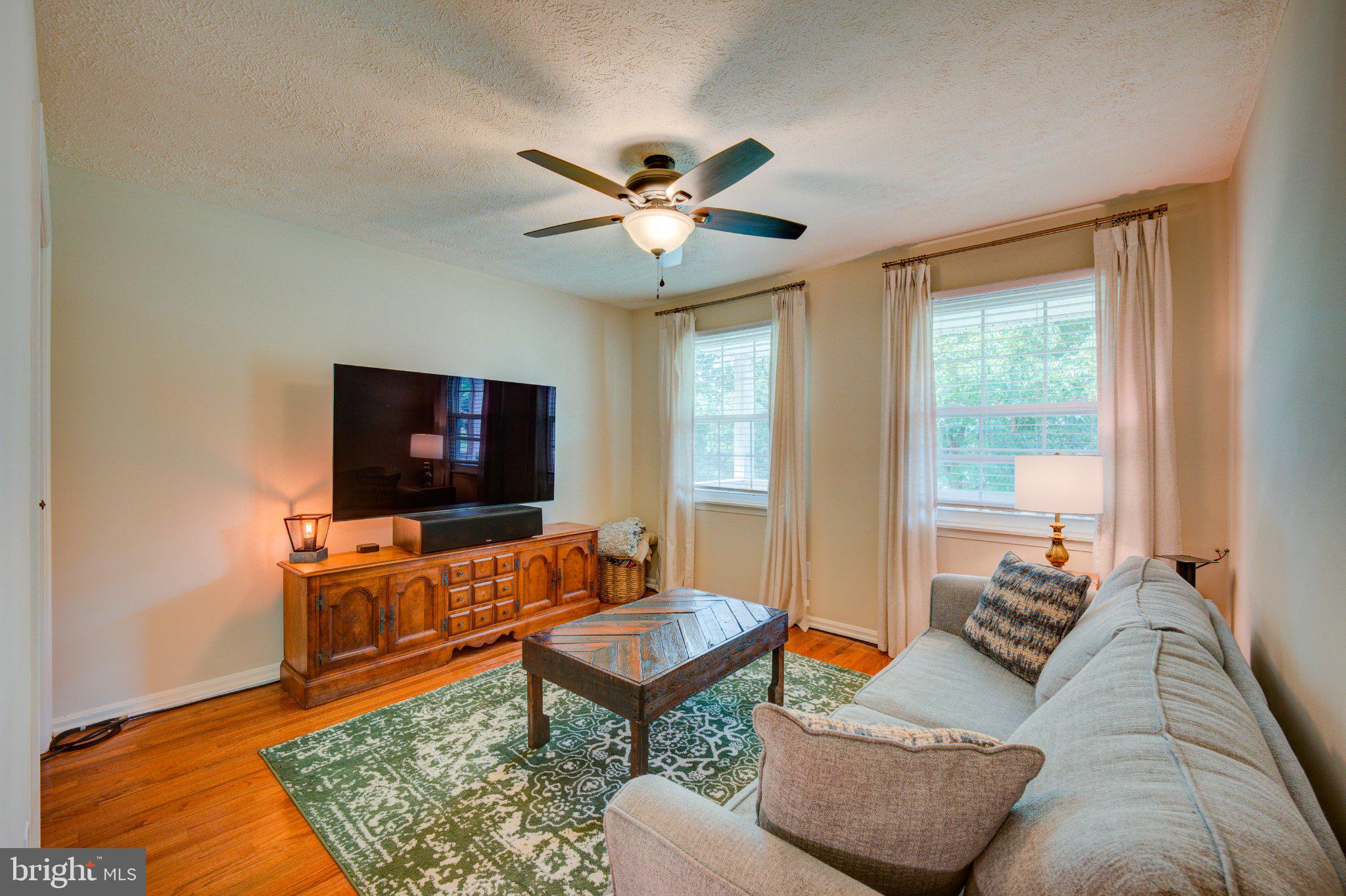 9595 Roys Lane Culpeper, VA 22701 - Photo 22 of 61 Cozy living space with natural light.