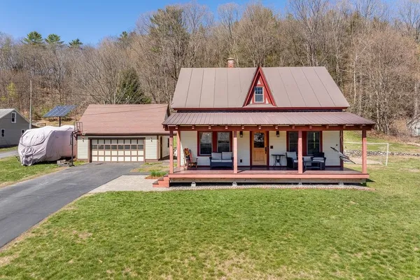 $540,000 | 114 Gifford Road, Hartford, VT 05001