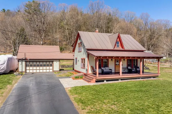 $540,000 | 114 Gifford Road, Hartford, VT 05001