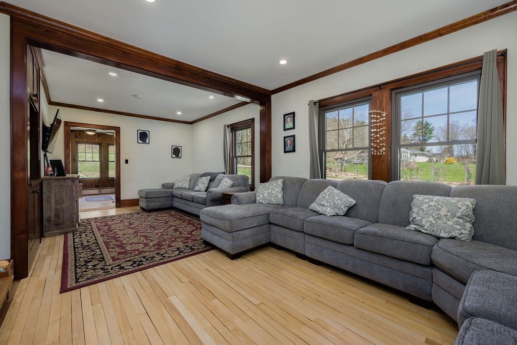 114 Gifford Road Hartford, VT 05001 - Photo 7 of 45