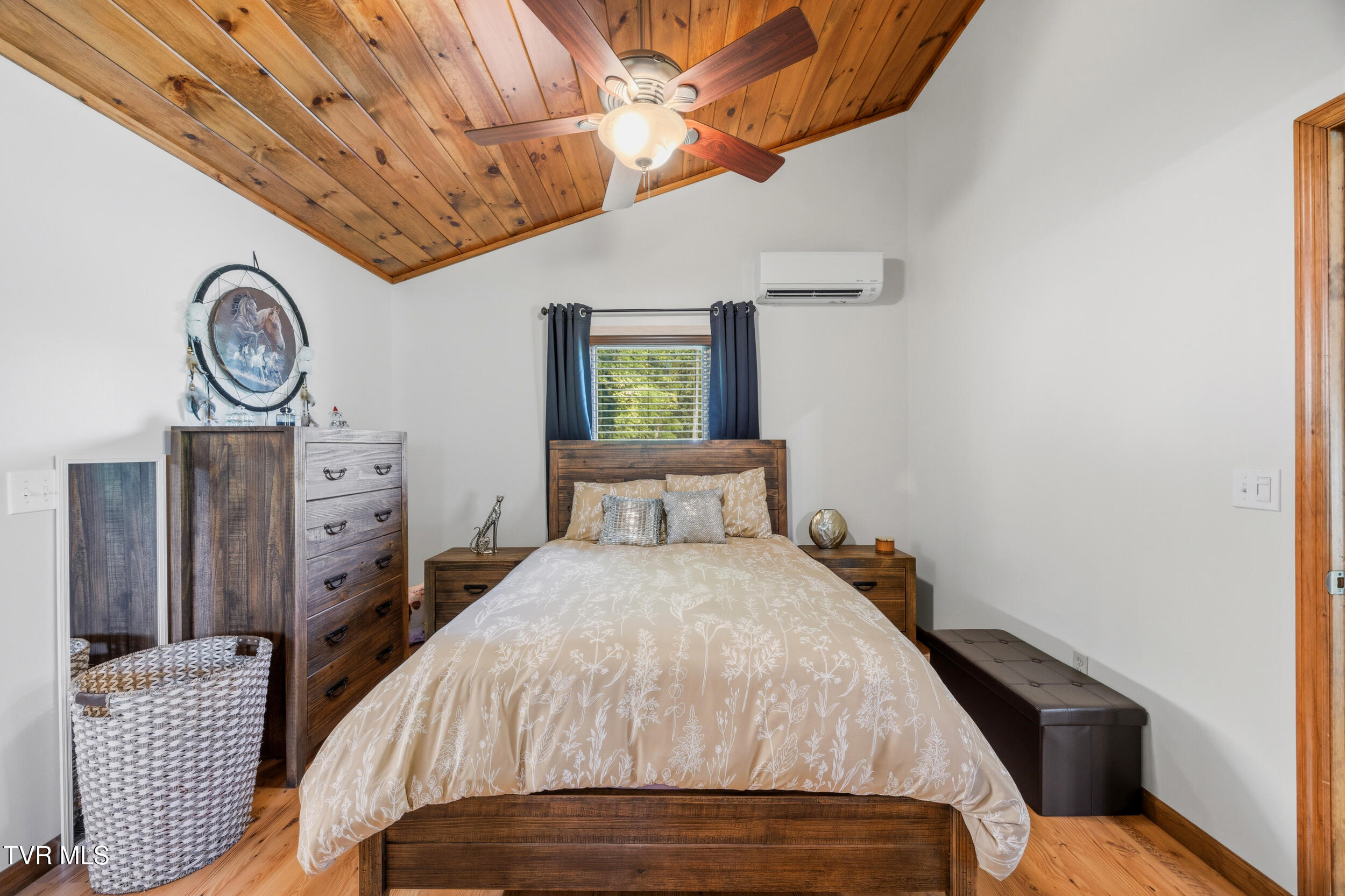 3427 Bill Douglas Road Newport, TN 37821 - Photo 20 of 50 8_bedroom-5