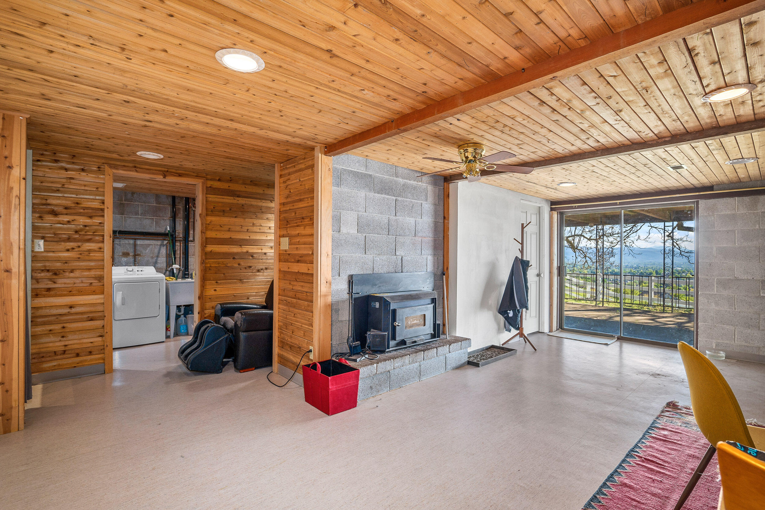 2978 North Foothill Road Medford, OR 97504 - Photo 50 of 61 Roxy50