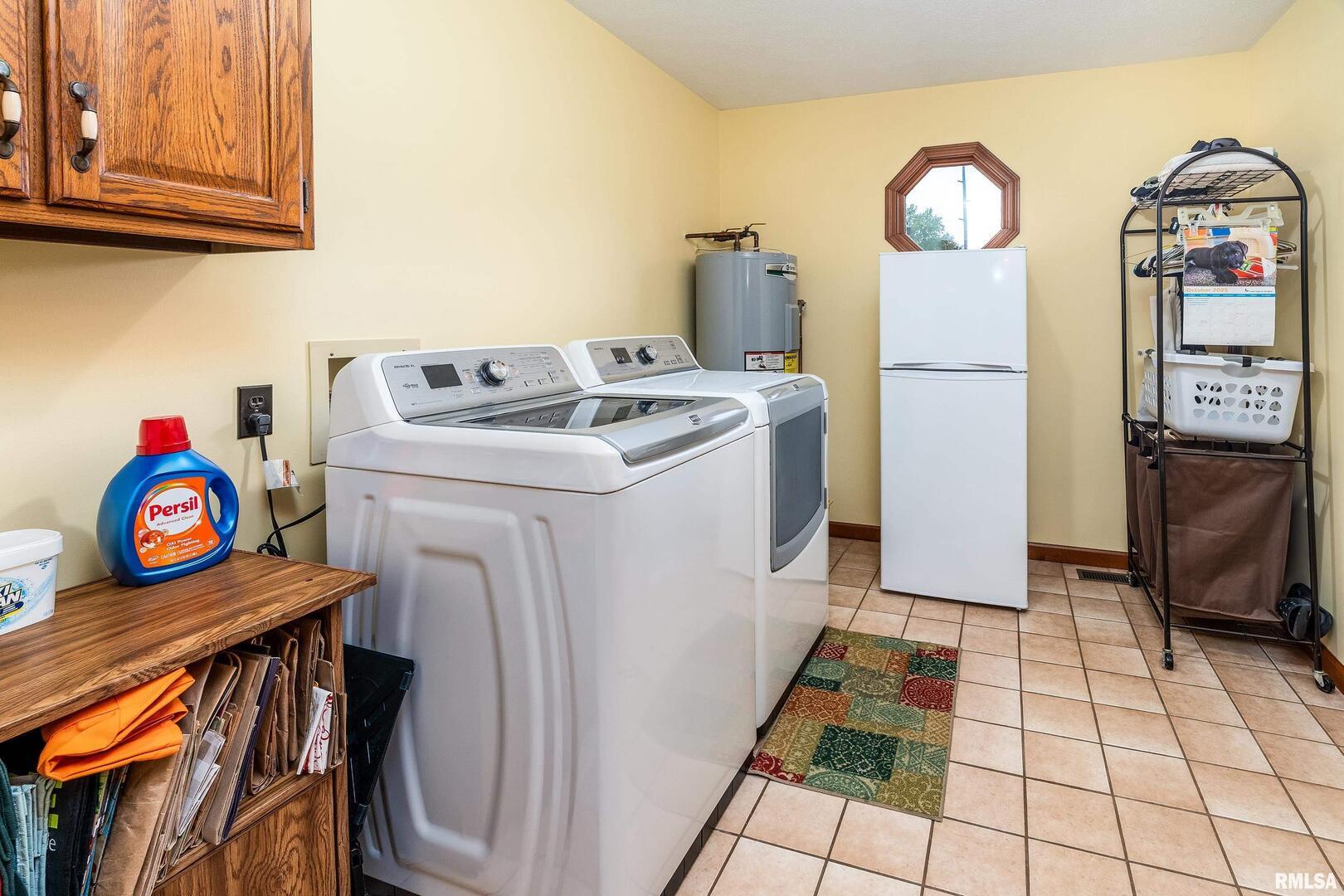 11688 Strawberry Road Carbondale, IL 62901 - Photo 35 of 36 a utility room with dryer and washer