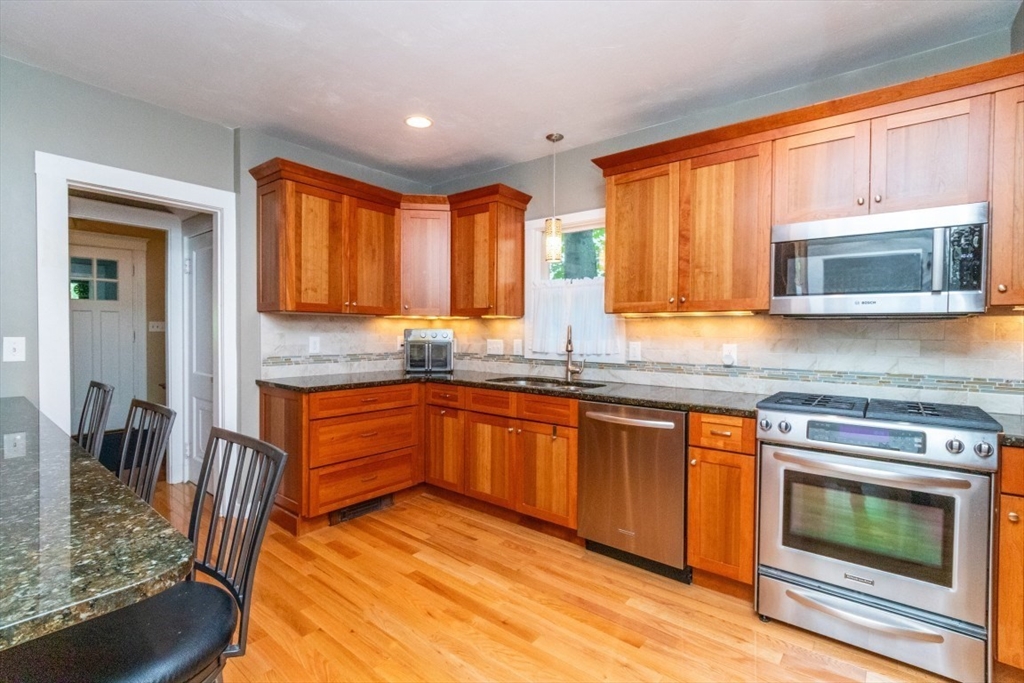 79 Redlands Road Boston, MA 02132 - Photo 6 of 33