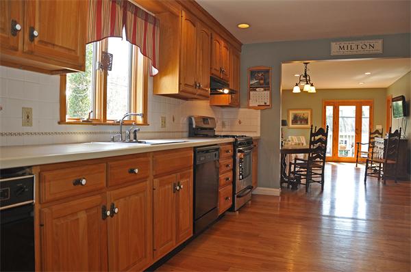 21 Windsor Road Milton, MA 02186 - Photo 7 of 12 Gallery Image 7
