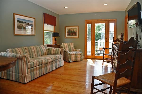 21 Windsor Road Milton, MA 02186 - Photo 8 of 12 Gallery Image 8