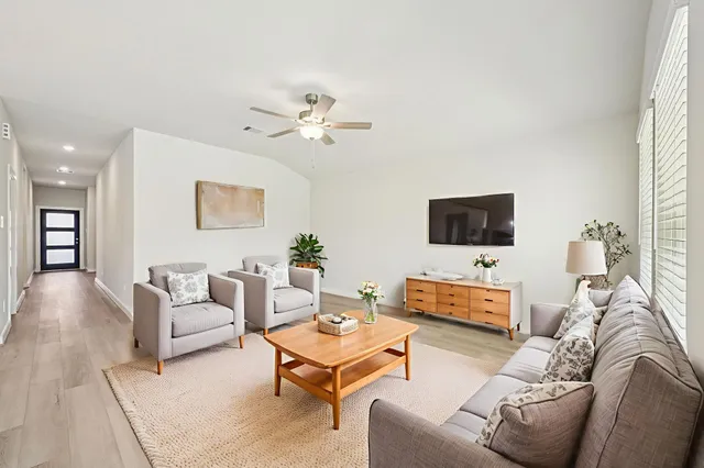 $299,240 | 5917 Mockingbird Ldg Lane, Pearland, TX 77584