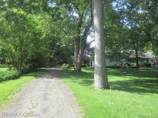 5350 Chicago Road Warren, MI 48092 - Photo 2 of 25 Private lane.JPG