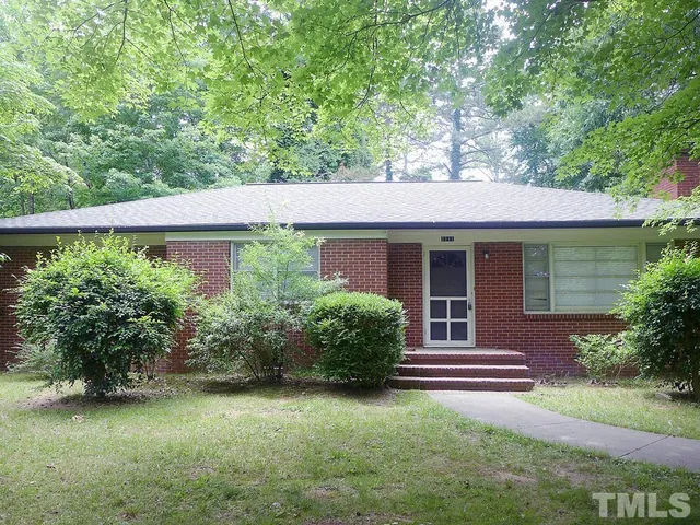 $2,095 | 1111 Roosevelt Drive, Chapel Hill, NC 27514