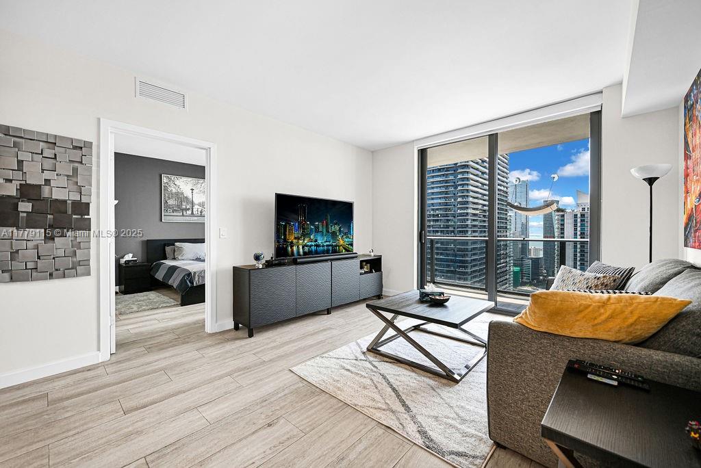 45 Southwest 9th Street, Unit 3705 Miami, FL 33130 - Photo 6 of 61