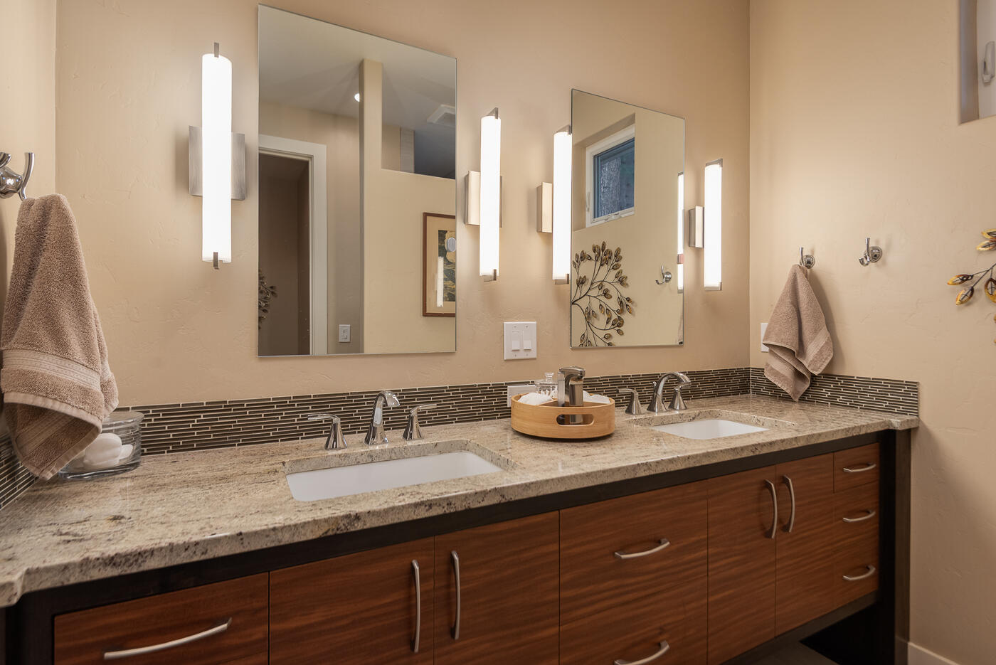 3312 Northwest Shevlin Ridge Bend, OR 97703 - Photo 24 of 63 Primary Bathroom