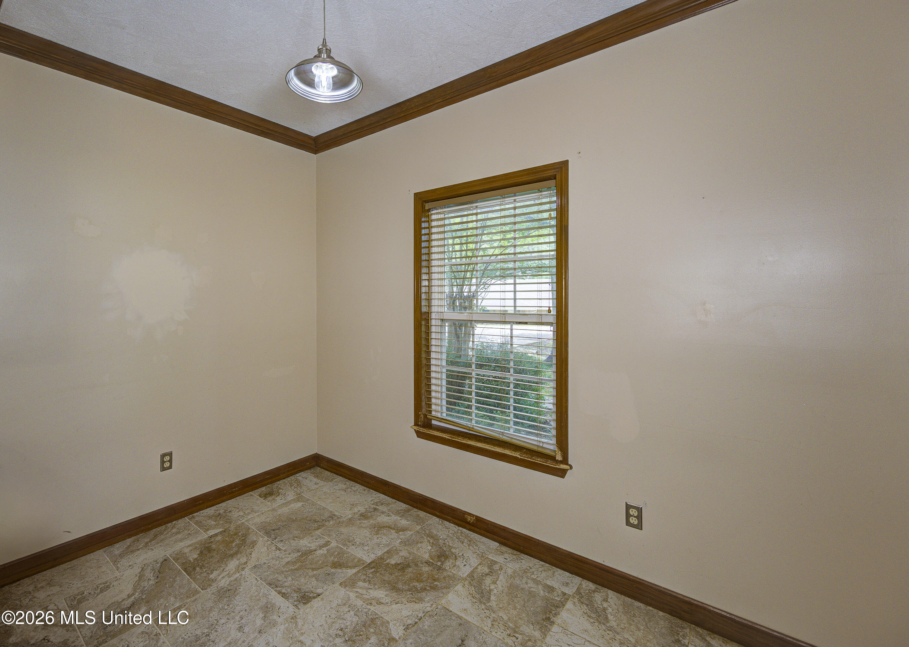6003 Queens Point Vicksburg, MS 39180 - Photo 17 of 47 Kitchen Breakfast Nook 1
