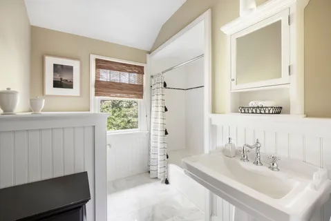 $6,395,000 | 17 Jericho Road, East Hampton, NY 11937